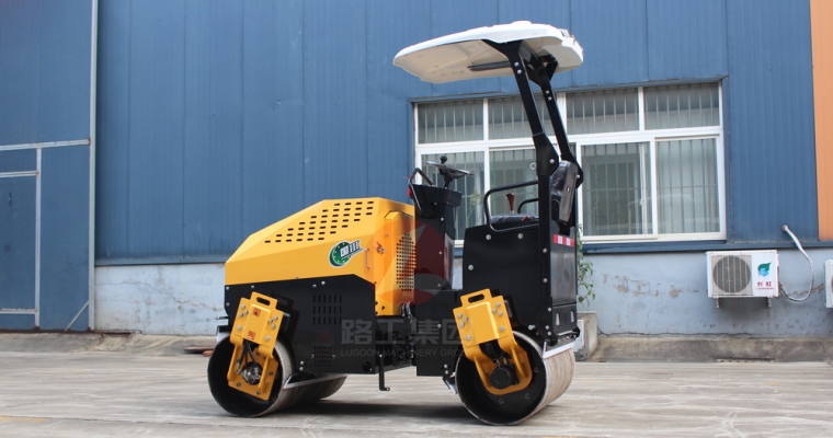 小型壓路機(jī)路面施工打滑怎么辦？